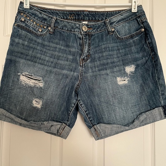 Stylish Distressed Denim Shorts - Picture 1 of 8